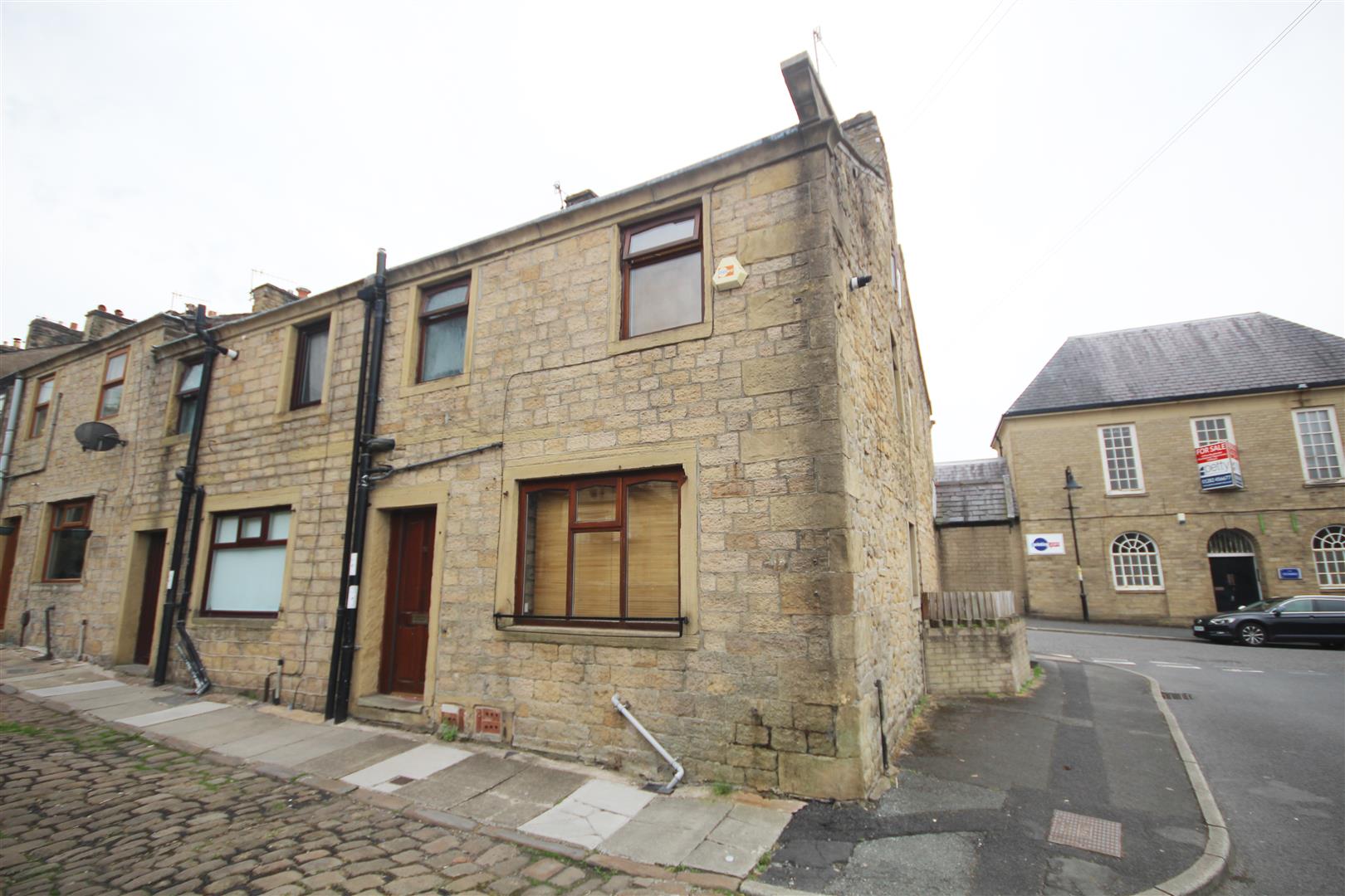 1 bedroom end terrace house To Let in Colne - Main Image